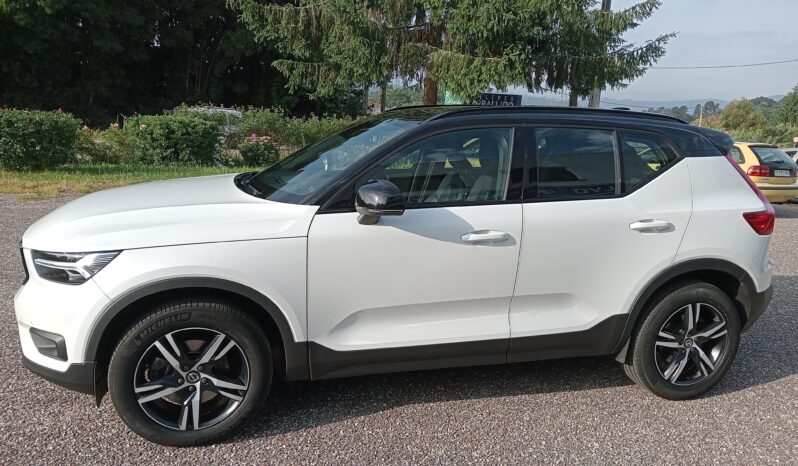 VOLVO XC40 T4 R-Design Black-White Automático 8vel. lleno