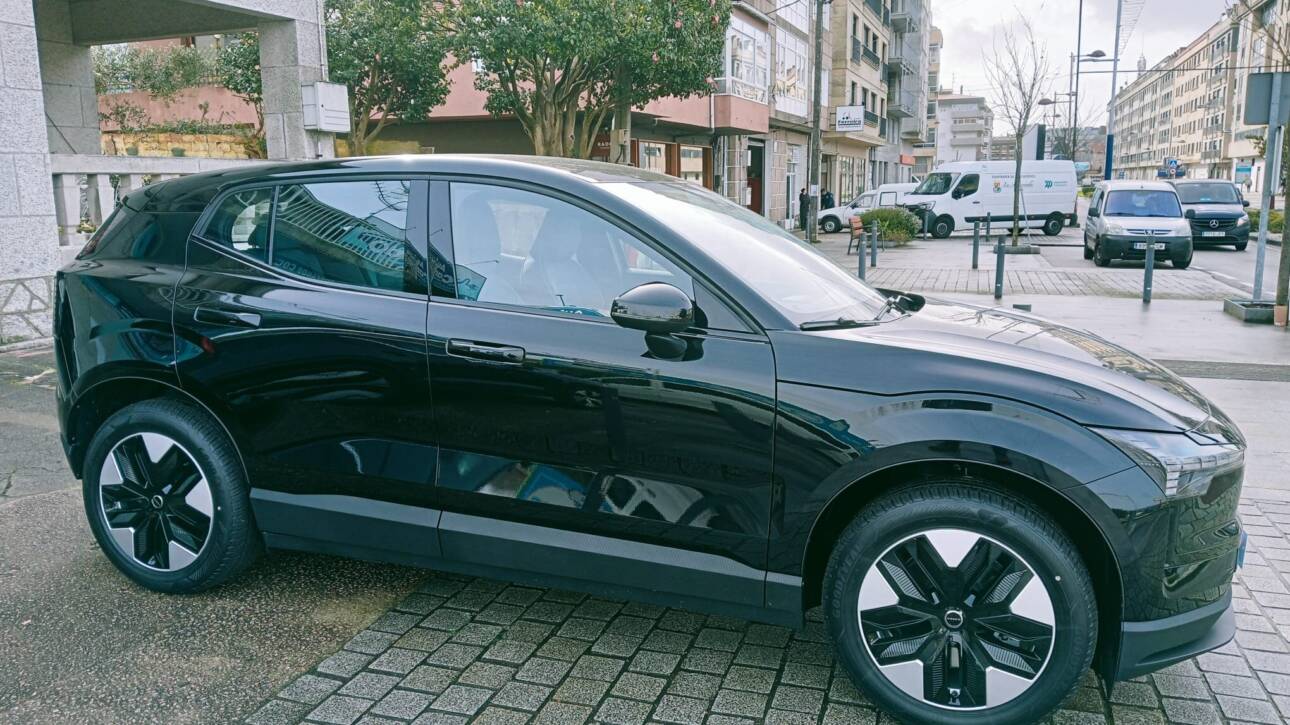 VOLVO EX30 SINGLE MOTOR EXTENDED RANGE