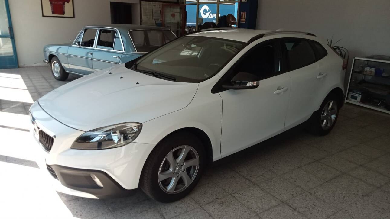 VOLVO V40 D2 CROSS COUNTRY